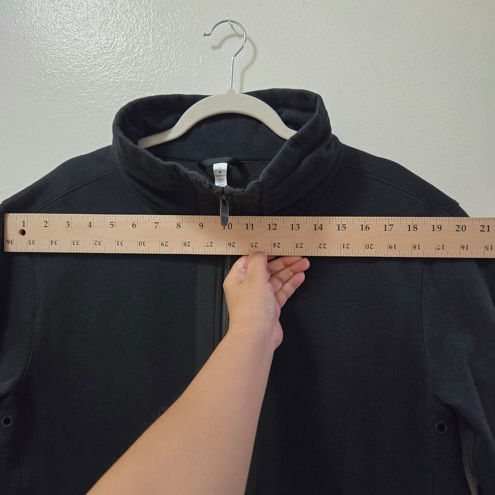 Lululemon Jacket size 12 "Light as Warmth" Jacket Drawstring Waist - Picture 6 of 13